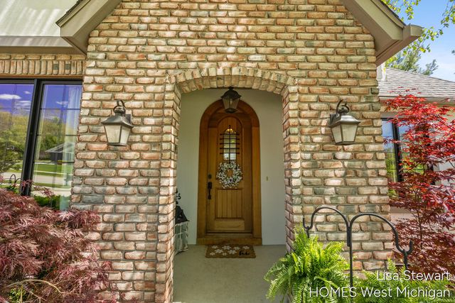 2450 Shears Crossing Court, Grand Rapids, MI 49525