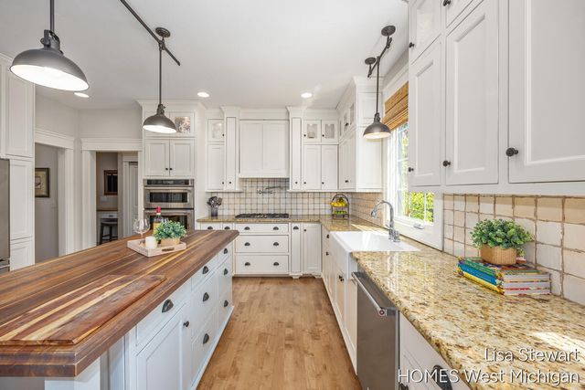 2450 Shears Crossing Court, Grand Rapids, MI 49525