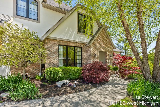 2450 Shears Crossing Court, Grand Rapids, MI 49525