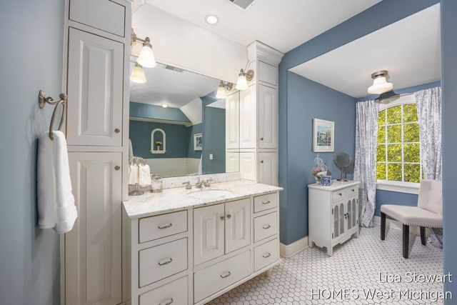 2450 Shears Crossing Court, Grand Rapids, MI 49525