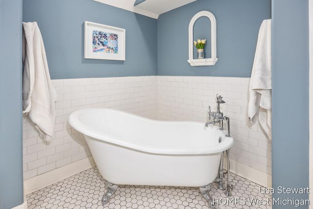 2450 Shears Crossing Court, Grand Rapids, MI 49525