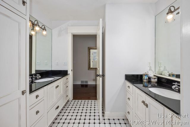 2450 Shears Crossing Court, Grand Rapids, MI 49525