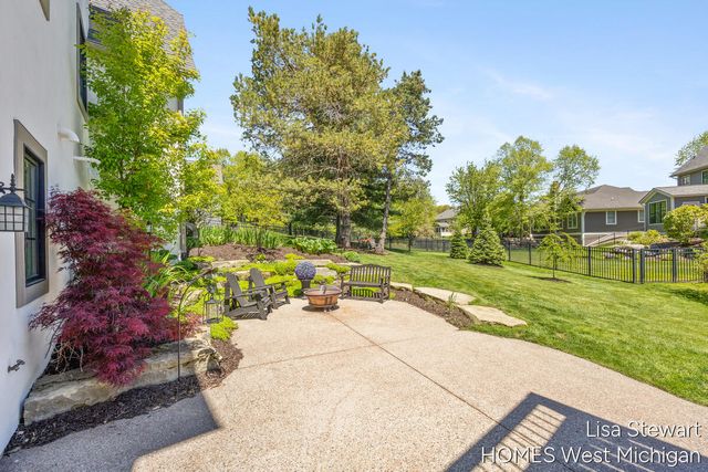 2450 Shears Crossing Court, Grand Rapids, MI 49525