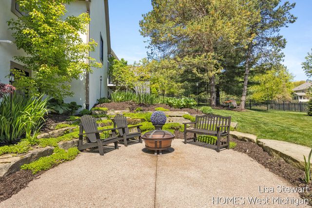 2450 Shears Crossing Court, Grand Rapids, MI 49525