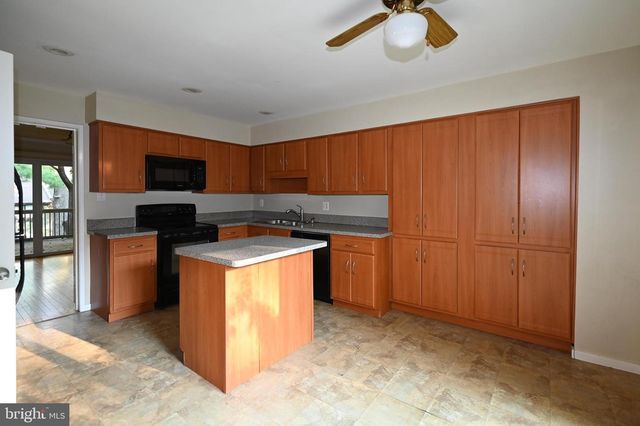 11768 INDIAN RIDGE RD, Reston, VA 20191