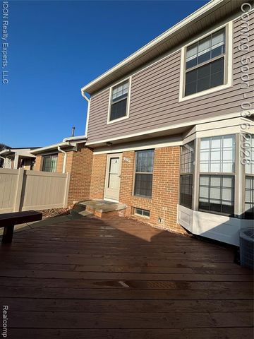 38890 Country Circle, Farmington Hills, MI 48331