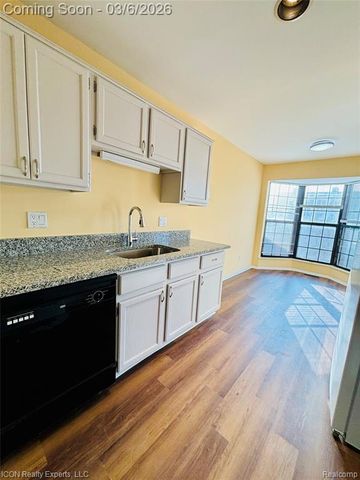 38890 Country Circle, Farmington Hills, MI 48331