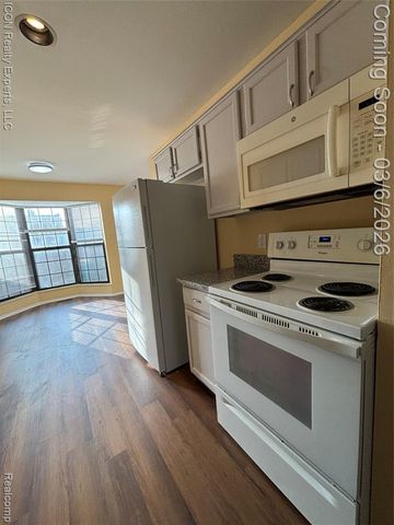 38890 Country Circle, Farmington Hills, MI 48331