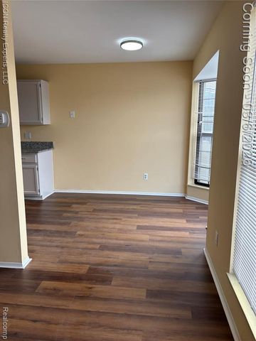 38890 Country Circle, Farmington Hills, MI 48331