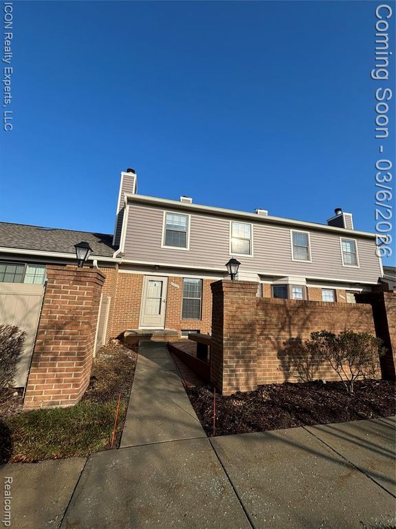 38890 Country Circle, Farmington Hills, MI 48331