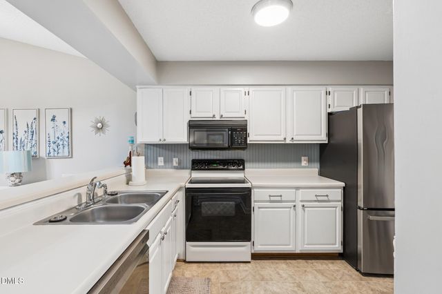 5204 Hogans Way, Clayton, NC 27520