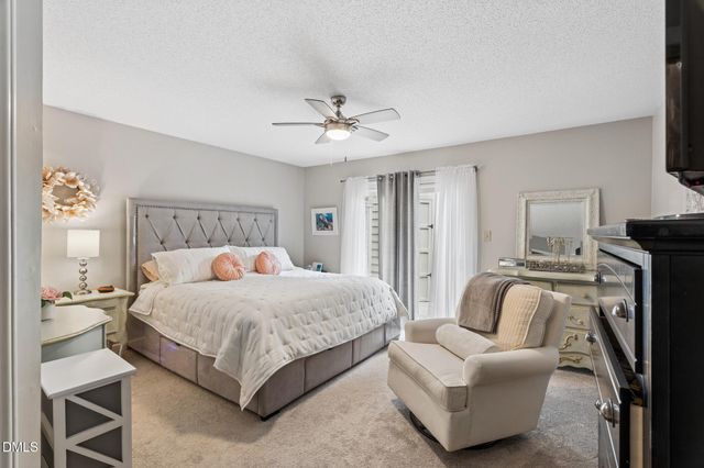 5204 Hogans Way, Clayton, NC 27520