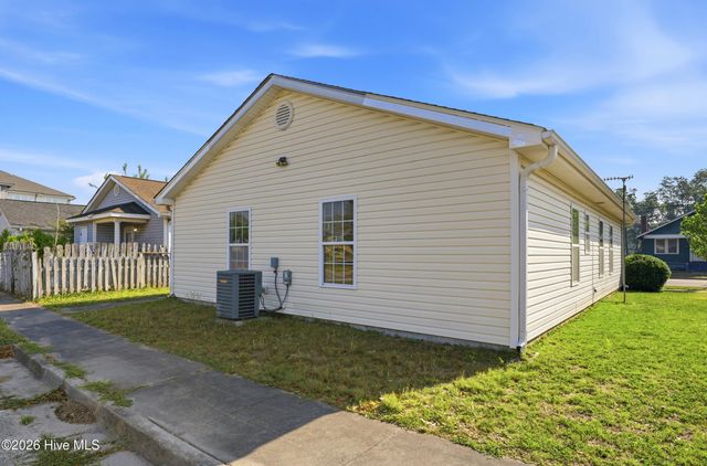 928 S 10th Street, Wilmington, NC 28401
