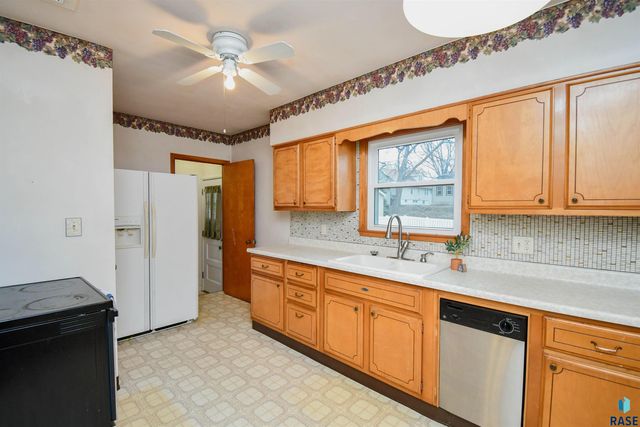 1612 S Summit Ave Avenue, Sioux Falls, SD 57105