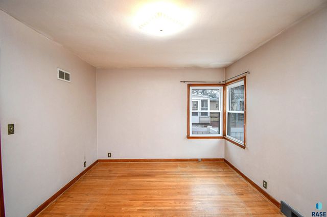 1612 S Summit Ave Avenue, Sioux Falls, SD 57105