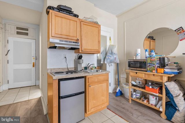 1324 Locust St Apt 428, Philadelphia, PA 19107