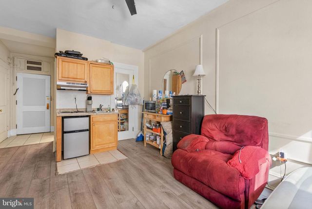 1324 Locust St Apt 428, Philadelphia, PA 19107
