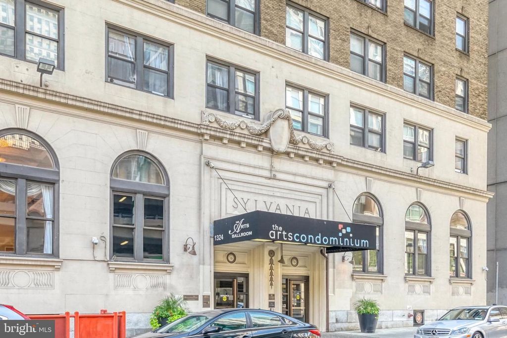 1324 Locust St Apt 428, Philadelphia, PA 19107