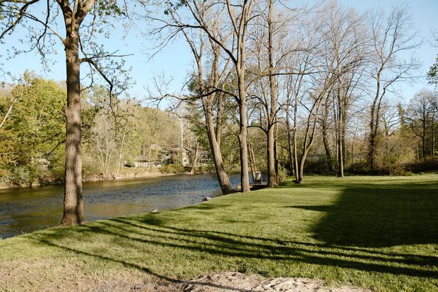 6800 Thornapple River Drive SE, Alto, MI 49302