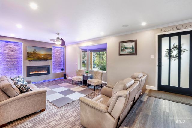 2432 Dorm Dr, Twin Falls, ID 83301