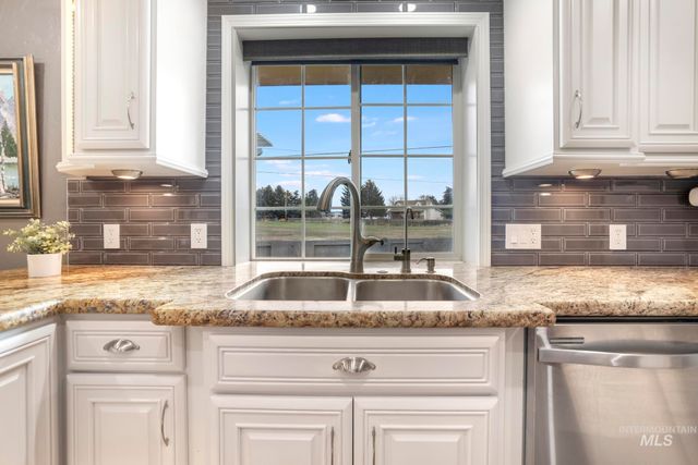 2432 Dorm Dr, Twin Falls, ID 83301