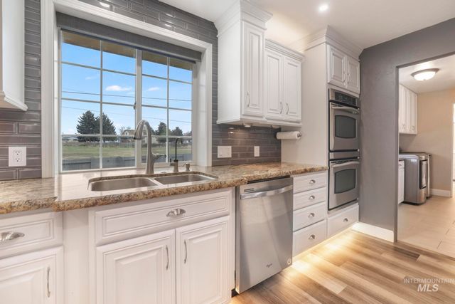 2432 Dorm Dr, Twin Falls, ID 83301