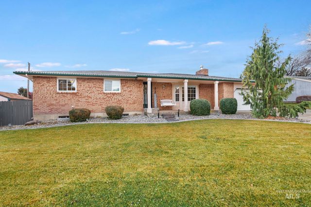 2432 Dorm Dr, Twin Falls, ID 83301