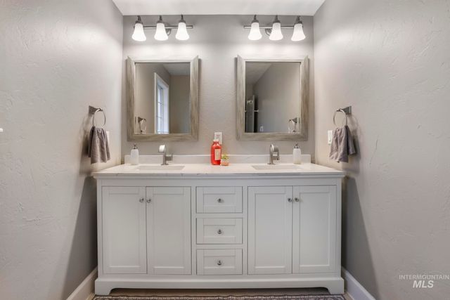 2432 Dorm Dr, Twin Falls, ID 83301