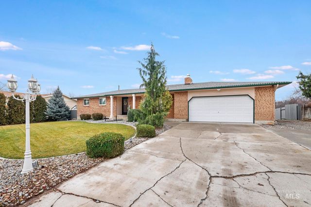 2432 Dorm Dr, Twin Falls, ID 83301