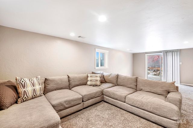 2432 Dorm Dr, Twin Falls, ID 83301