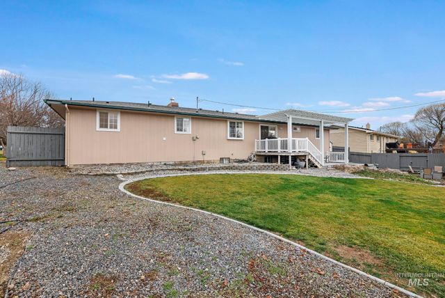 2432 Dorm Dr, Twin Falls, ID 83301