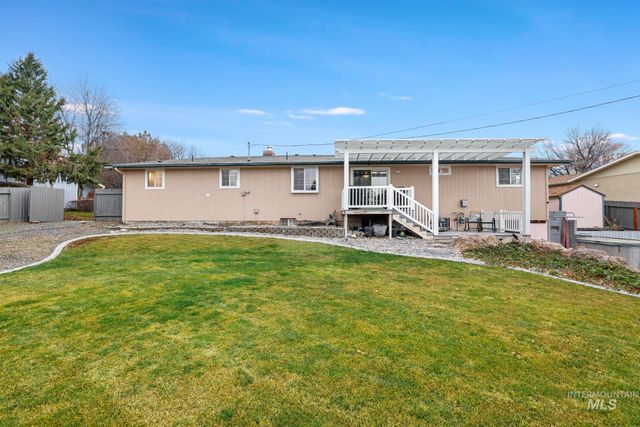 2432 Dorm Dr, Twin Falls, ID 83301