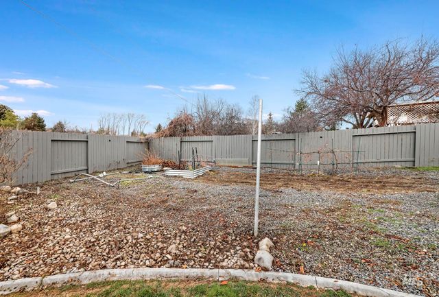 2432 Dorm Dr, Twin Falls, ID 83301