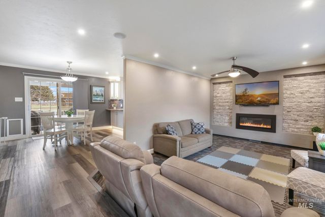 2432 Dorm Dr, Twin Falls, ID 83301