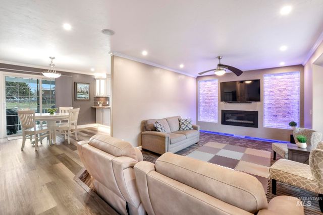 2432 Dorm Dr, Twin Falls, ID 83301