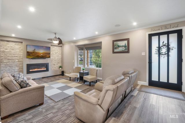 2432 Dorm Dr, Twin Falls, ID 83301