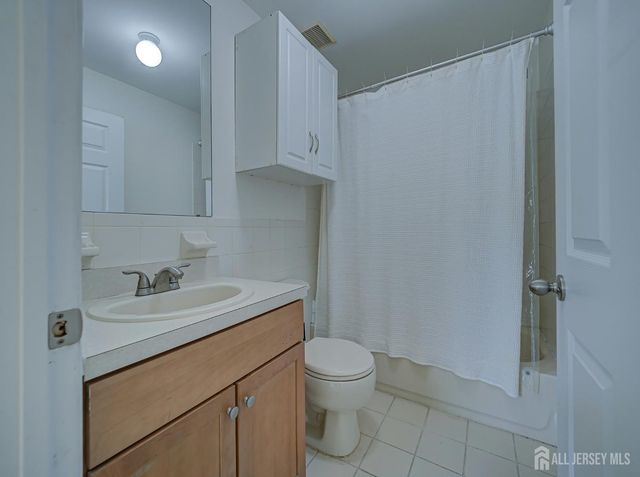 518 Great Beds Court, Perth Amboy, NJ 08861