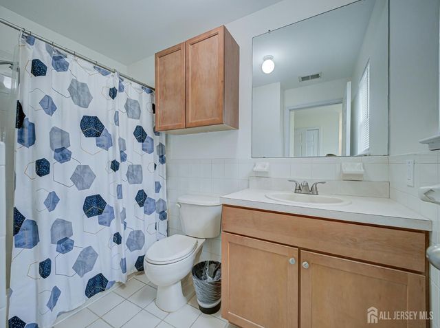 518 Great Beds Court, Perth Amboy, NJ 08861