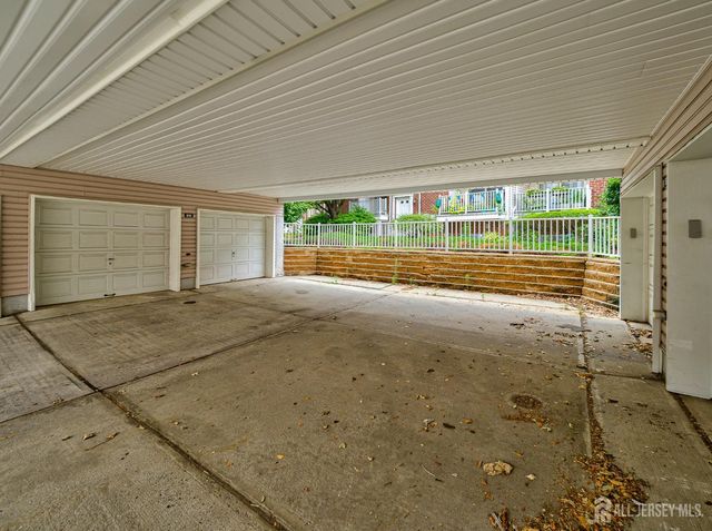 518 Great Beds Court, Perth Amboy, NJ 08861
