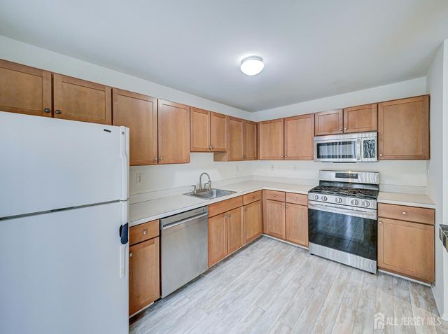 518 Great Beds Court, Perth Amboy, NJ 08861