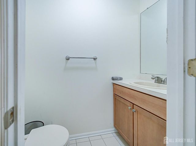 518 Great Beds Court, Perth Amboy, NJ 08861