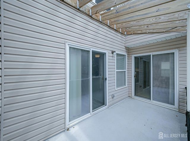 518 Great Beds Court, Perth Amboy, NJ 08861