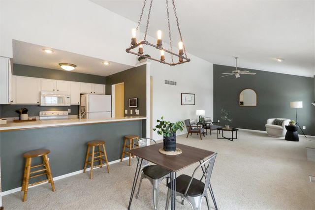 30 Florence Way, North Liberty, IA 52317