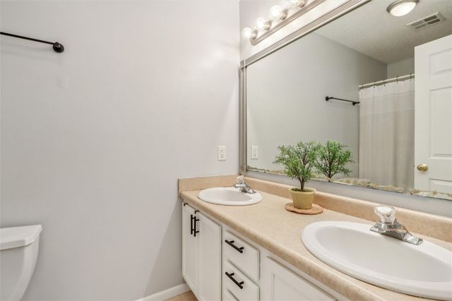 30 Florence Way, North Liberty, IA 52317