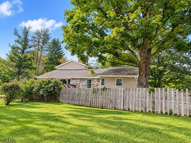 22 Mohican Rd, Blairstown Twp., NJ 07825