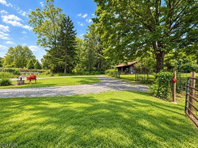 22 Mohican Rd, Blairstown Twp., NJ 07825