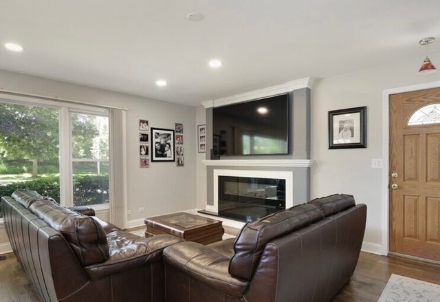 716 LARAMIE Avenue, Wilmette, IL 60091