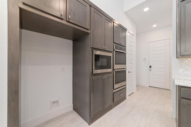 32018 Crested Knoll Court, Fulshear, TX 77441