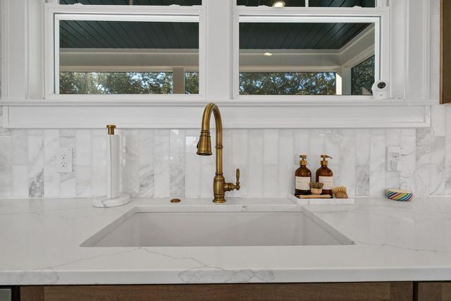 42 Battery Park Road, Edisto Island, SC 29438