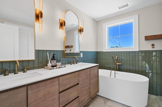 42 Battery Park Road, Edisto Island, SC 29438